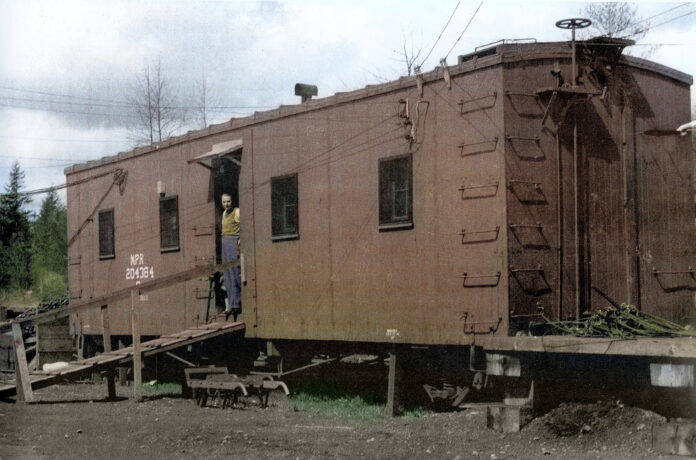 1944 Outfit Car Kanaskat Depot r