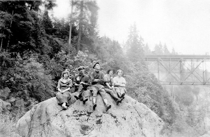 Green River Gorge - Rfive on a rock-e